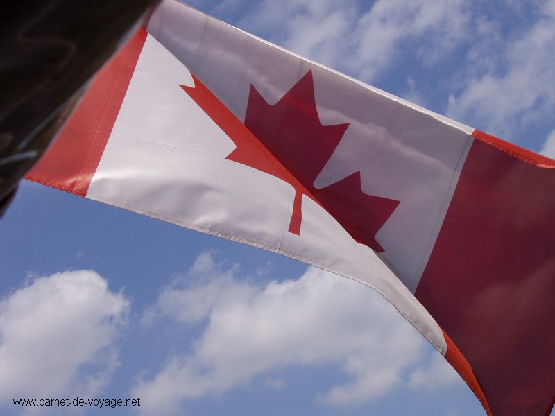 carnetdevoyage_canada_qubec_drapeaucanadien