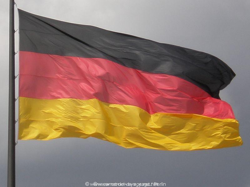 carnetdevoyage_berlin_allemagne_reichstag_drapeauallemand