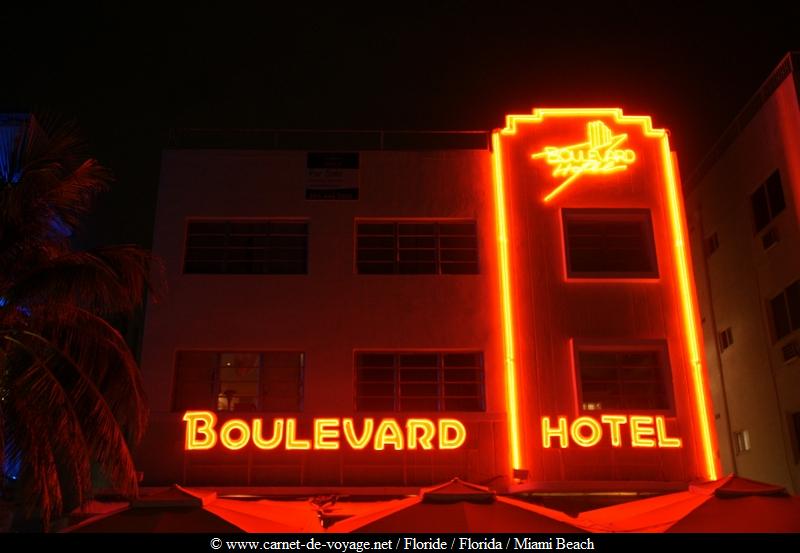 www.carnet-de-voyage.net_floride_florida_miami_artdeco_oceandrive_miamibeach_atnight