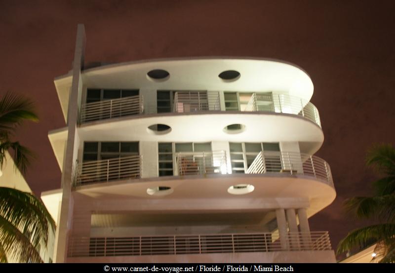 www.carnet-de-voyage.net_floride_florida_miami_artdeco_oceandrive_miamibeach_atnight