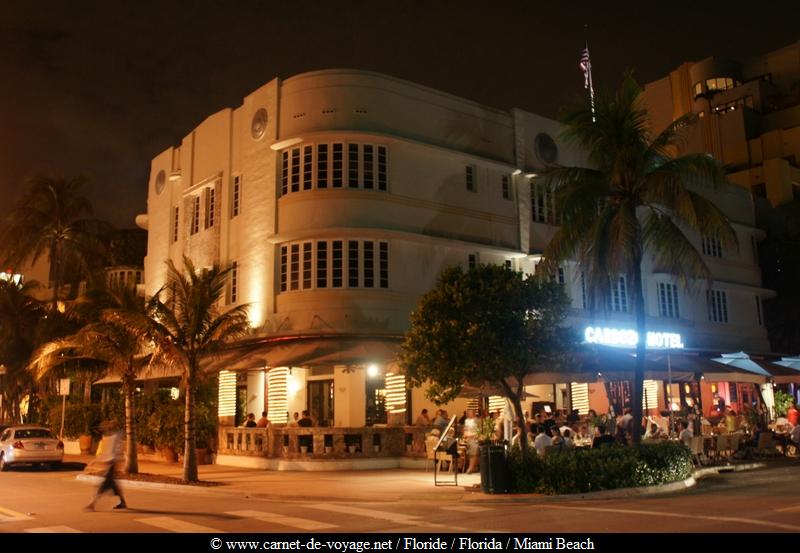 www.carnet-de-voyage.net_floride_florida_miami_artdeco_oceandrive_miamibeach_atnight