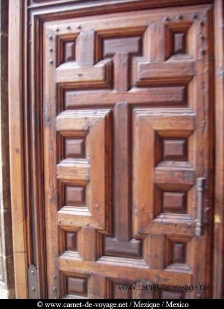 porte sculptée de la Basilique ancienne mexique_mexico_carnetdevoyage