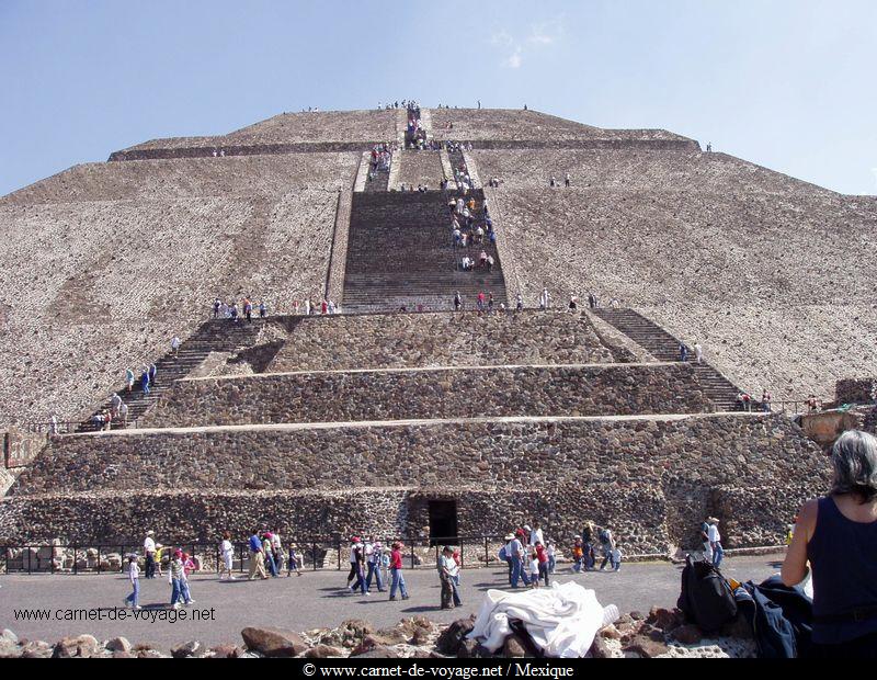 pyramide du soleil tehotihuacan site archéologique pré-colombien mexique