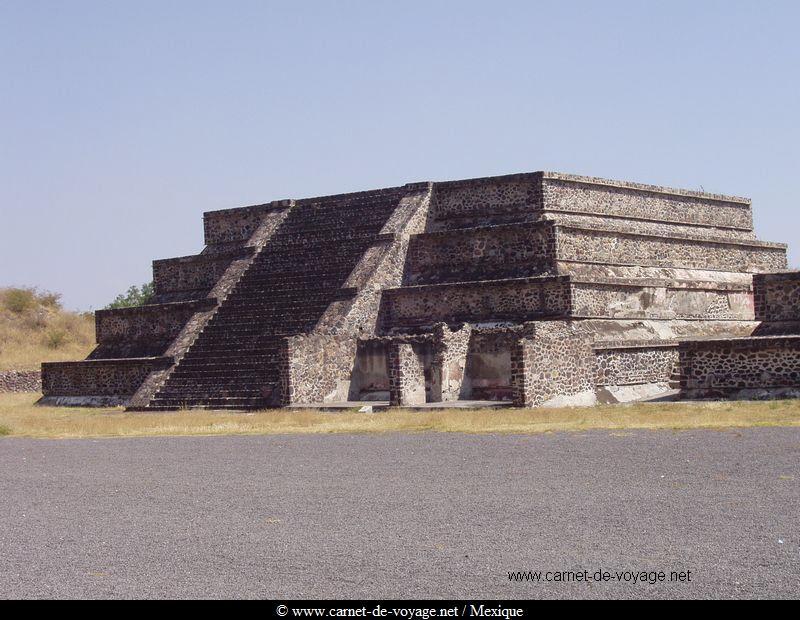 édifice v tehotihuacan site archéologique pré-colombien mexique