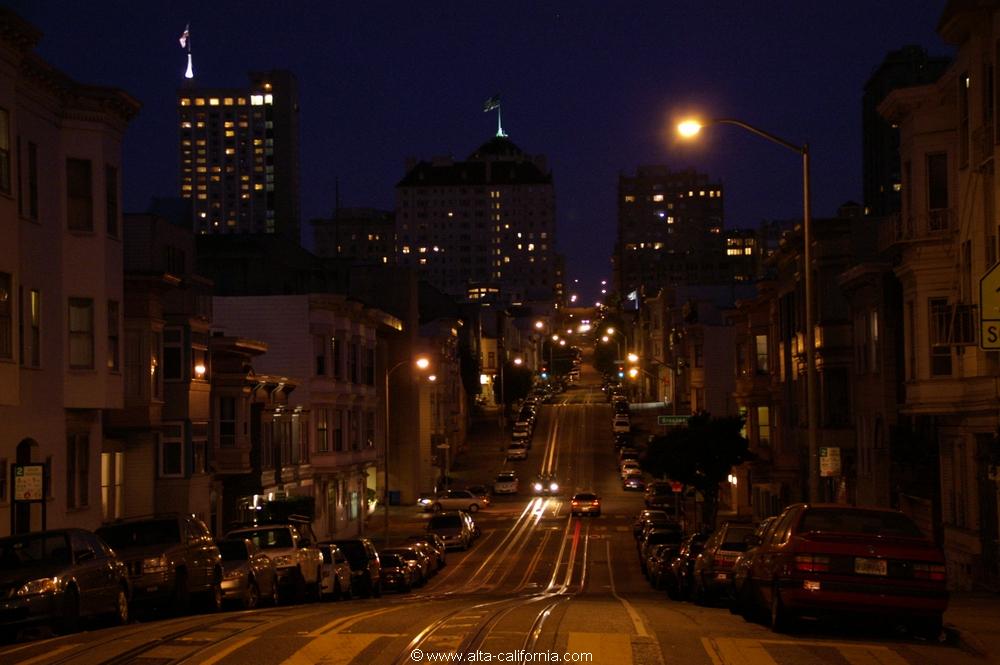 california_californie_sanfrancisco_leportdesanfrancisco_financialdistrict_ruesenpente_bumpystreets