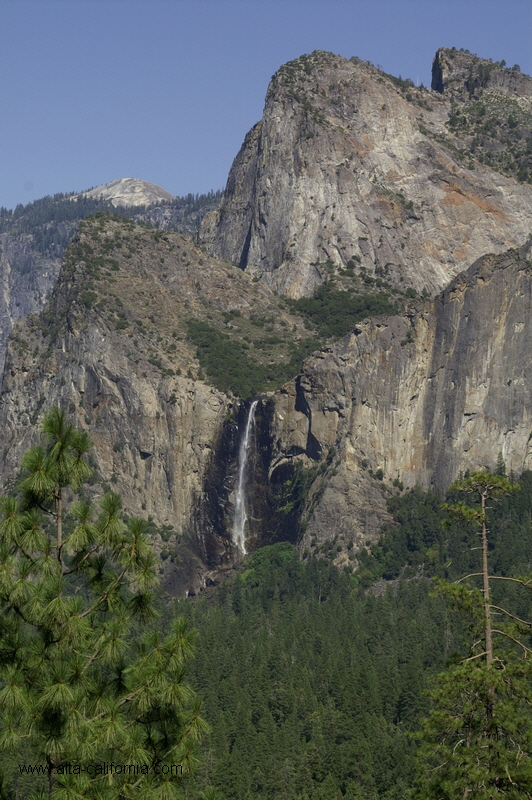 californie_californie_yosemitenationalpark_bridalveil_falls california sierra nevada yosemite national park yosemite valley bridalveil and three brothers 